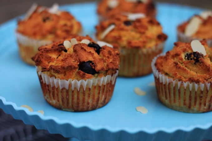 Hogyan kell főzni az áfonya sárgabarack muffinokat mandula liszttel