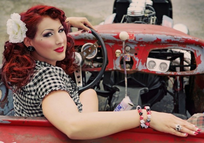 Milyen tulajdonságai vannak rockabilly stílusban