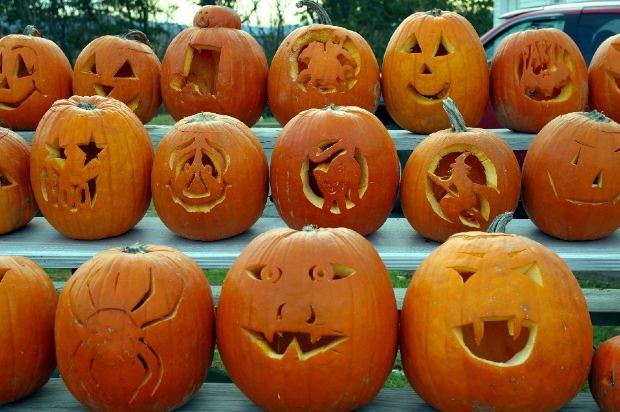 Hogyan készítsünk egy süteményt Halloweenra a saját kezünkkel