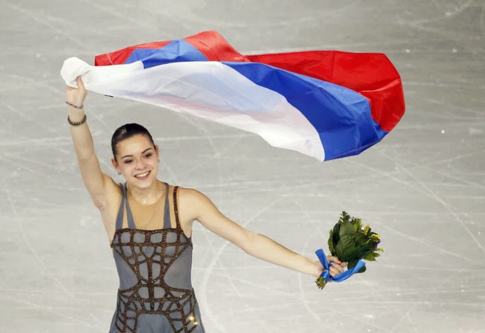 Adeline Sotnikova az orosz zászlóval